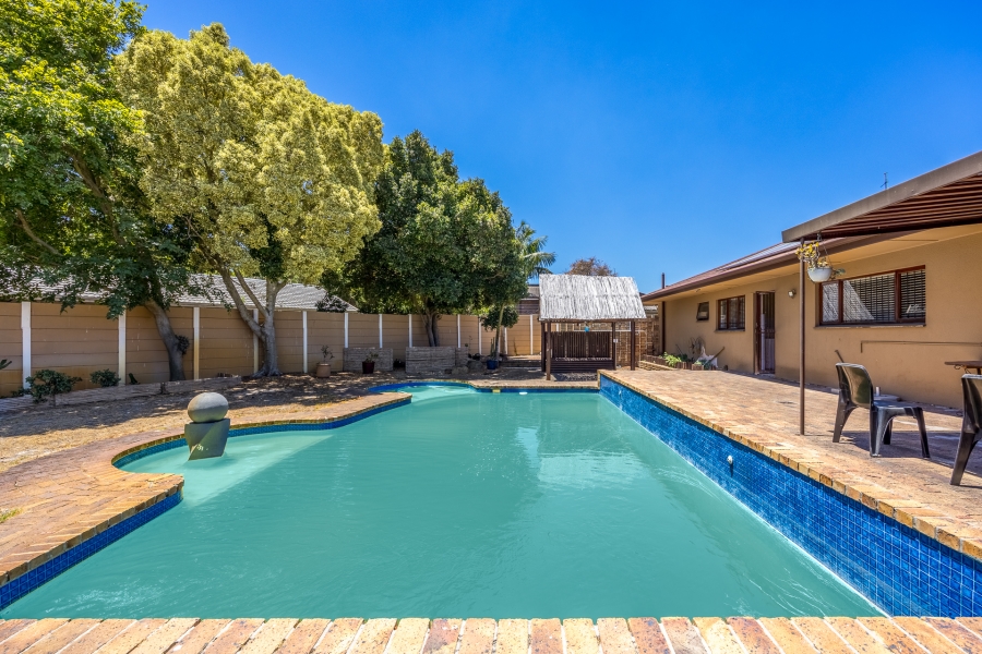 5 Bedroom Property for Sale in Soneike Western Cape